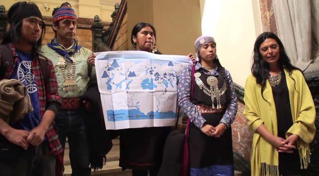 Captura Comunidades Mapuche-Williche presentan recurso legal para frenar hidroeléctricas en Pilmaiken (video)